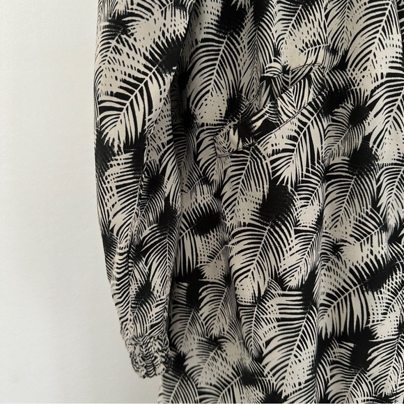 Acacia. Small. Long silk jacket. Palm print - Picture 2 of 6